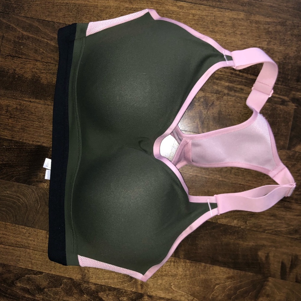 34DDD Vic Secret SPORT bra w/clasp closure